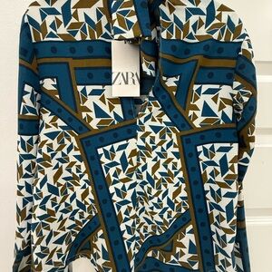 Zara Blue and White Graphic Fitted Blouse